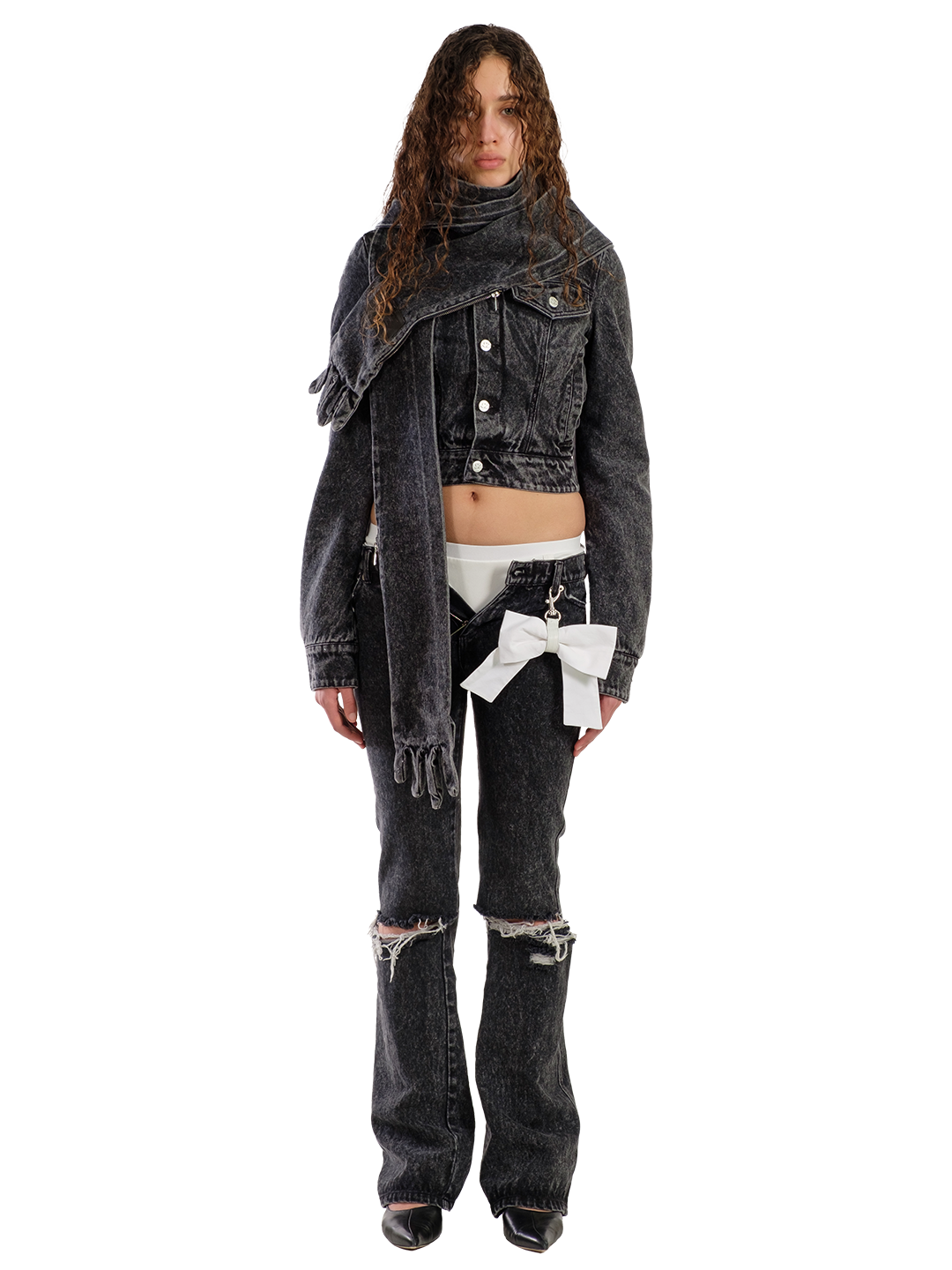 DISTRESSED KNEES FLARED JEANS